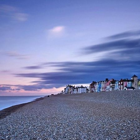 Beautiful Immaculate Aldeburgh Cottage, Sunny Outdoor Space, Free Parking - Easy Walk To Beach & Town Exterior photo