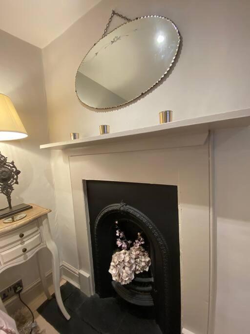 Beautiful Immaculate Aldeburgh Cottage, Sunny Outdoor Space, Free Parking - Easy Walk To Beach & Town Exterior photo