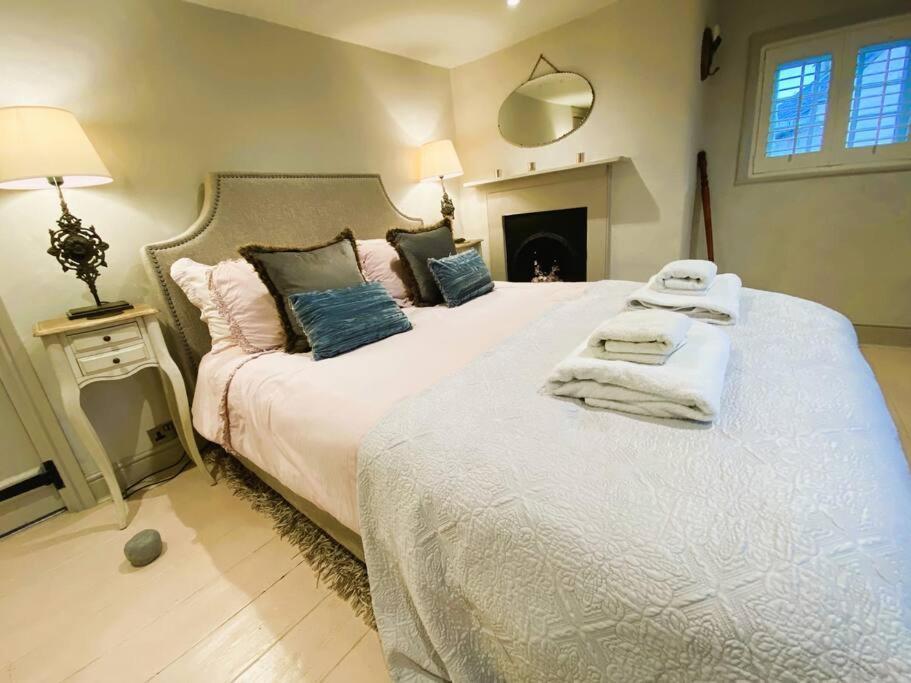 Beautiful Immaculate Aldeburgh Cottage, Sunny Outdoor Space, Free Parking - Easy Walk To Beach & Town Exterior photo