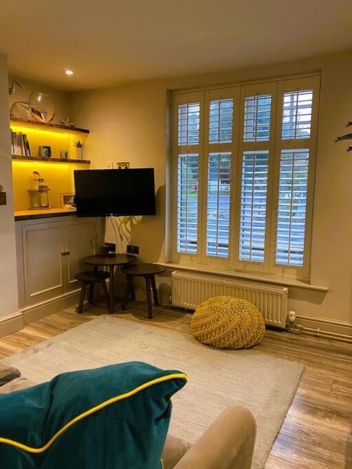 Beautiful Immaculate Aldeburgh Cottage, Sunny Outdoor Space, Free Parking - Easy Walk To Beach & Town Exterior photo